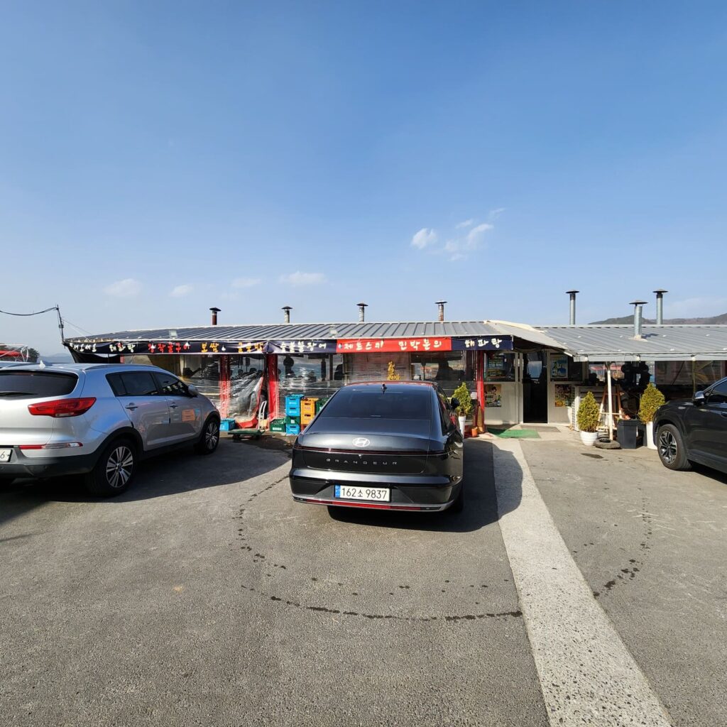 바다 앞에서 까먹는 굴찜, 마산 구산면 굴구이 맛집 ‘해파랑’ 솔직한 내돈내산 리뷰(26년 1월) 1 바다 앞에서 까먹는 굴찜, 마산 구산면 ‘해파랑’ 솔직한 내돈내산 리뷰(26년 1월)